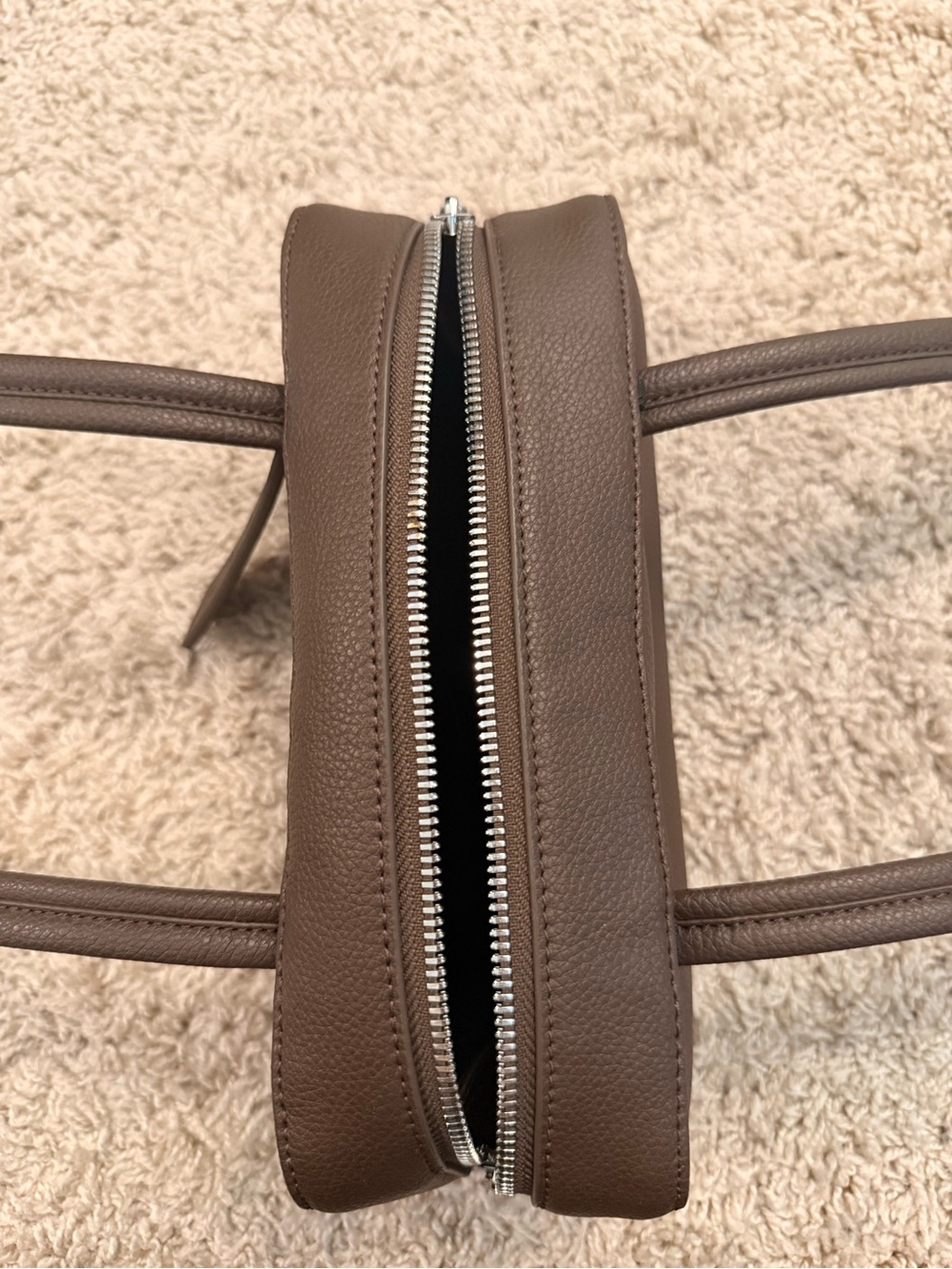 Baggu Small Brown Leather Shoulder Bag - Picture 5 of 9